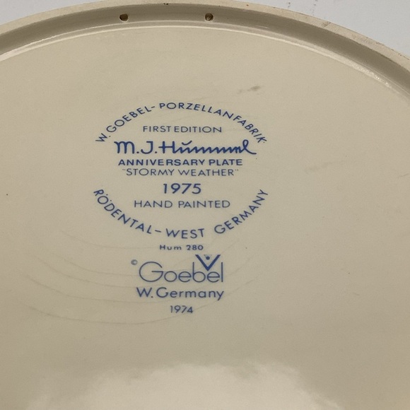 Vintage 1975 First Edition M.J. Hummel Anniversary 10”  Stormy Weather Plate - Picture 13 of 13